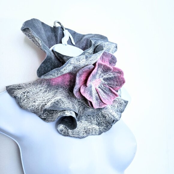 NWOT Handmade Felted Wool Wrap Scarf, Silk-Soft Nuno Felt, Women Neck Warmer - Picture 12 of 13